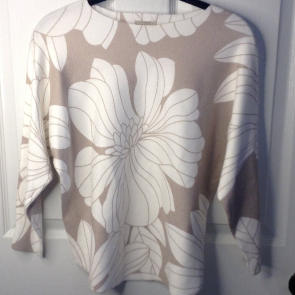 NWOT Sioni Neck Floral Lightweight Sweater XS 3/4 Sleeve Quiet Lux Feminine Chic